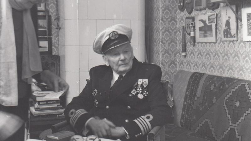 Latvijas Kara flotes zemūdenes "Ronis" komandieris komandkapteinis Hugo Legzdiņš