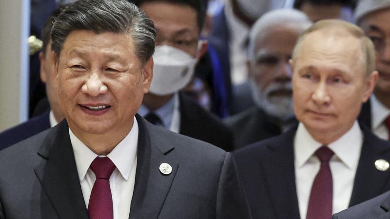 Ķīnas prezidents Sji Dziņpins un Krievijas diktators Vladimirs Putins