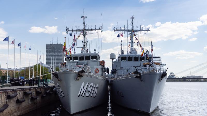 Rīgas pasažieru ostā ieradušies daudznacionāla kuģu grupa septiņu NATO karakuģu sastāvā