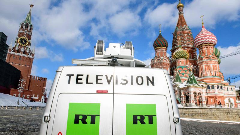 Agresorvalsts Krievijas propagandas kanāla RT mikroautobuss Sarkanajā Laukumā Maskavā
