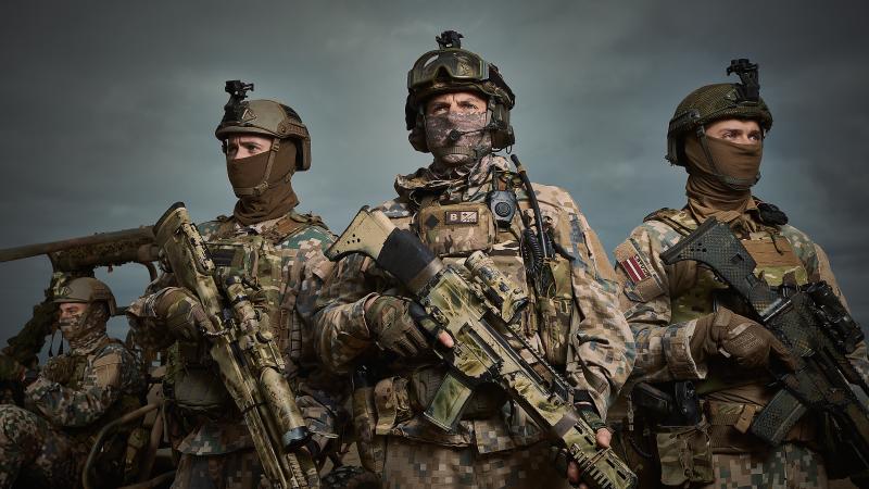 Latvijas armijas karavīri