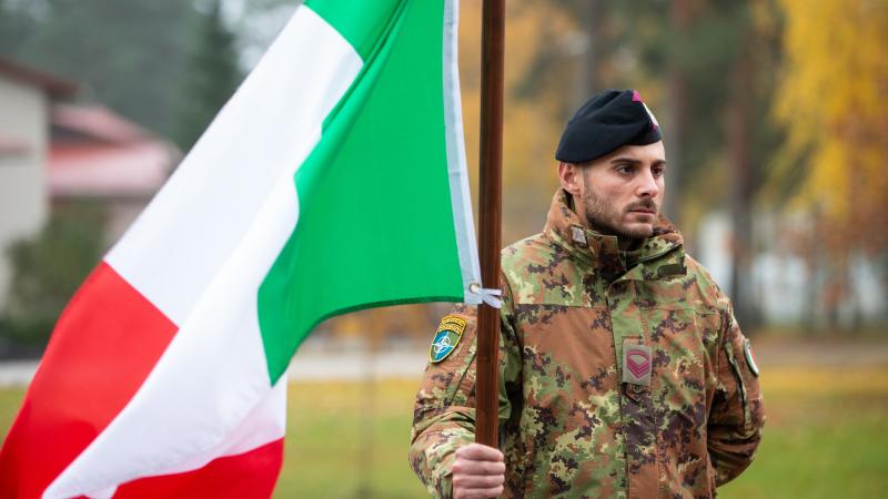 Itālijas bruņoto spēku karavīrs Ādažu bāzē