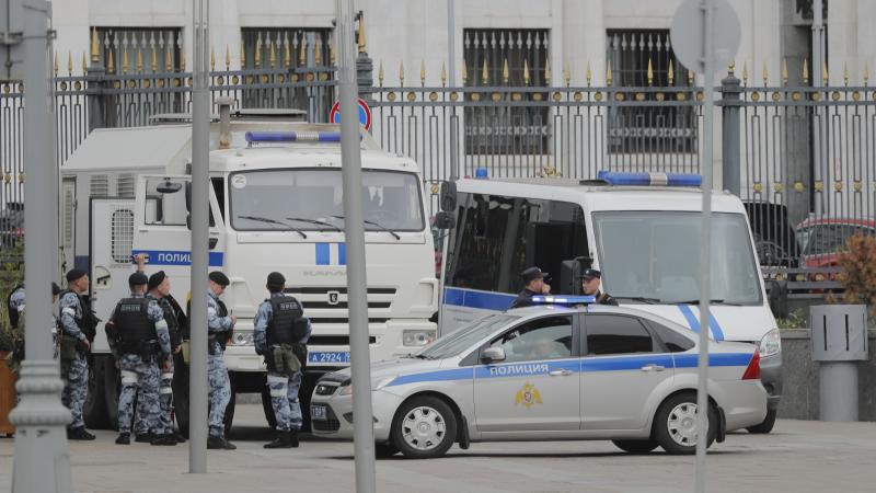 Policijas spēki bloķē Maskavu
