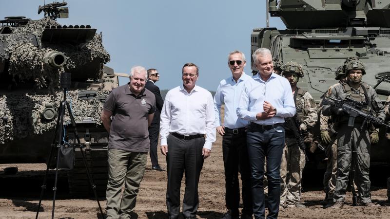 NATO ģenerālsekretārs Stoltenbergs apmeklē mācības Griffin Storm 2023 Vācijā