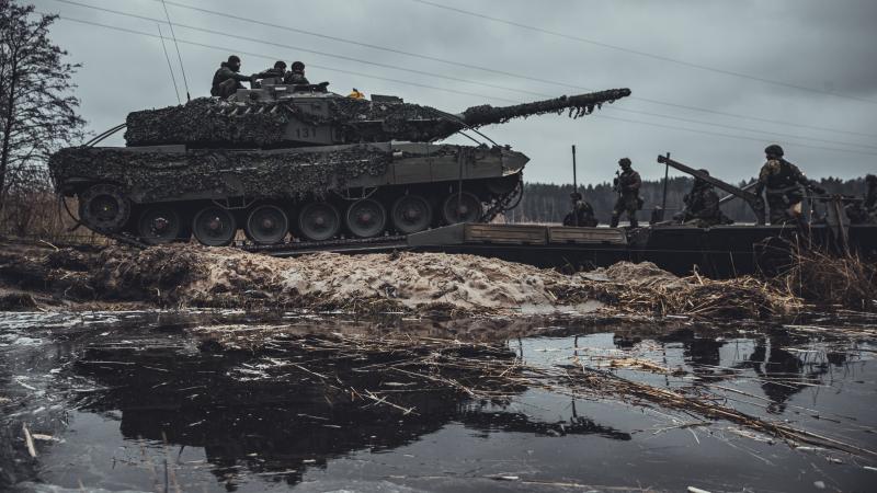 Kaujas tanks Leopard Ādažu poligonā