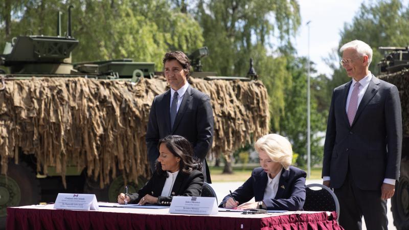 Kanādas un Latvijas aizsardzības ministri paraksta vienošanos