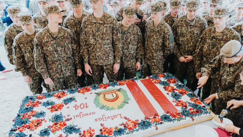 Latvijas armijas 104. gadadienas svinības