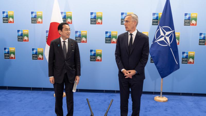 NATO ģenerālsekretāra un Japānas premjerministra tikšanās