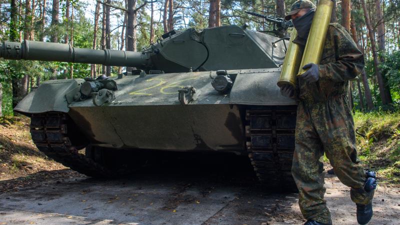 Ukrainas karavīri mācībās ar Vācijas tankiem "Leopard1"