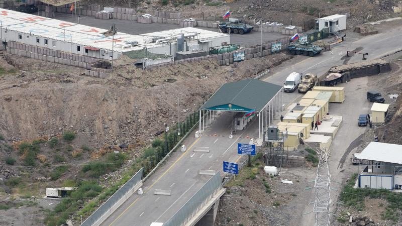 Azerbaidžānas kontrolpunkts pie ieejas Lačinas koridorā 