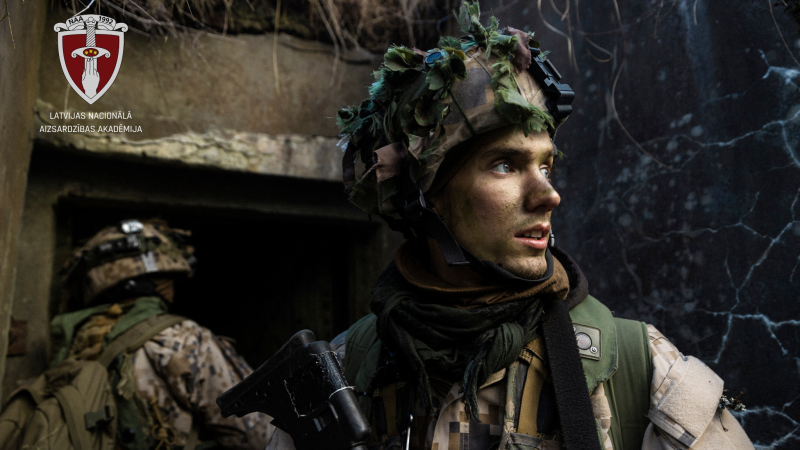 Latvijas Nacionālās aizsardzības akadēmijas kadets mācībās