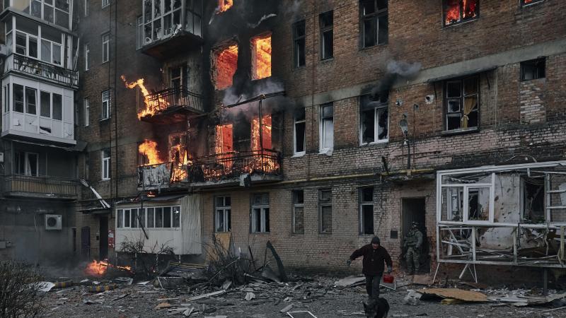 Iznīcināta ēka Ukrainā