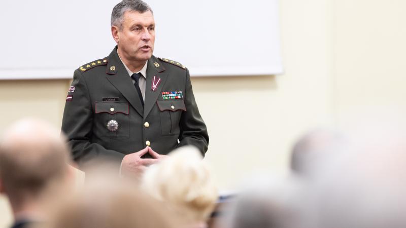 Nacionālo bruņoto spēku komandieris ģenerālleitnants Leonīds Kalniņš