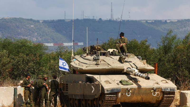 Izraēlas bruņoto spētu tanks Izraēlas - Libānas robežā