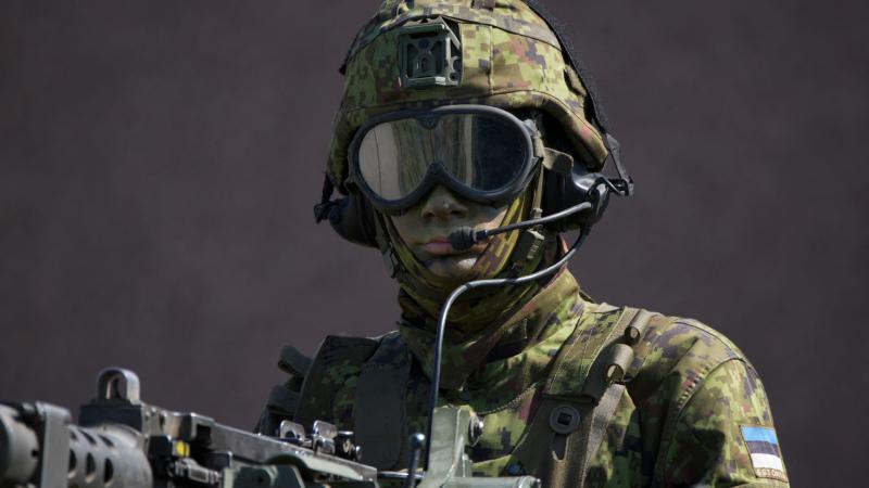 Igaunijas aizsardzība spēku karavīrs