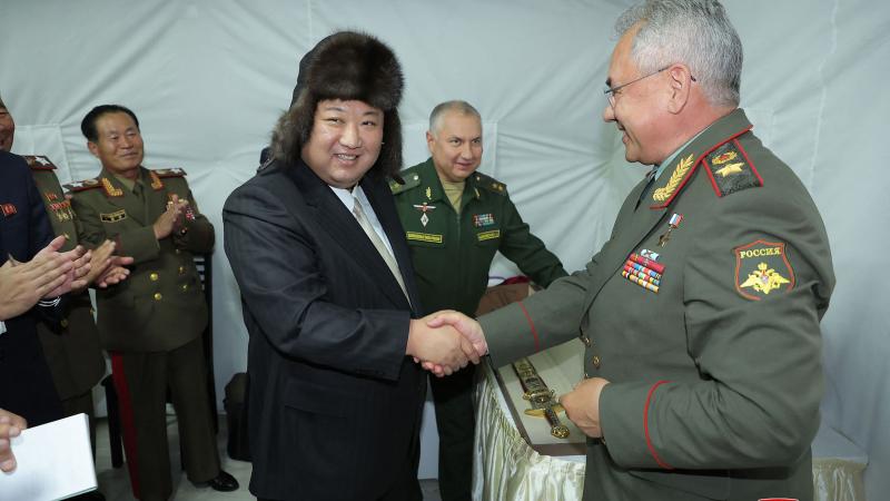 Sergeja Šoigū tiekoties ar Kimu Čenunu
