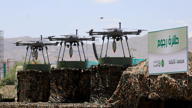 Jemenas hutu droni militārajā parādē Jemenā