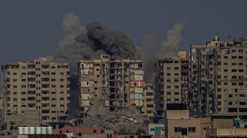 Gazas josla pēc raķešu uzbrukuma.