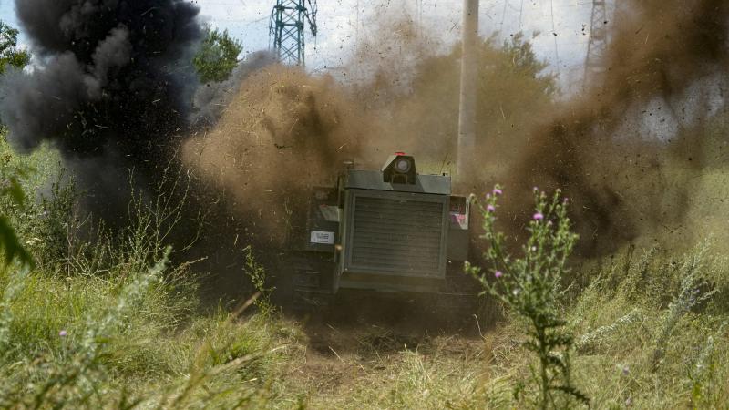 Krievu okupantu bezpilota sauszemes transportlīdzeklis