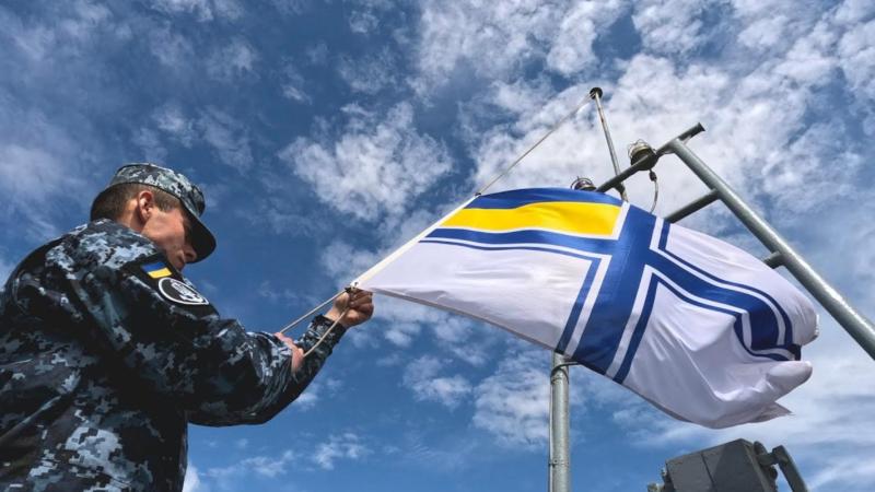 Ukrainas Jūras spēku karogs mastā