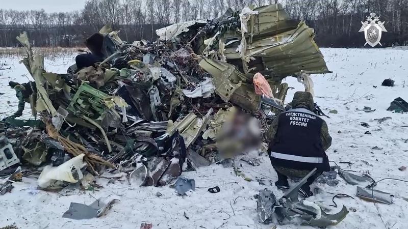 Video ekrānšāviņš no Krievijas militārās lidmašīnas "IL-76" katastrofas vietas