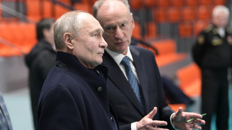 Krievijas diktators un kara noziedznieks Vladimirs Putins kopā ar bijušo Krievijas drošības padomes sekretāru Nikolaju Patruševu