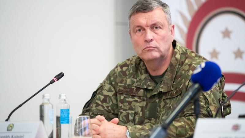 Nacionālo bruņoto spēku komandieris ģenerālleitnants Leonīds Kalniņš
