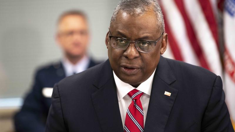 ASV aizsardzības ministrs Loids Ostins