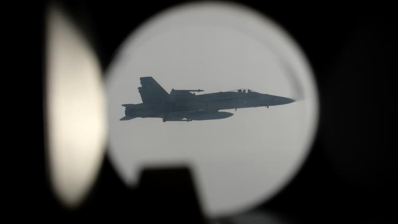 F-18 iznīcinātājs