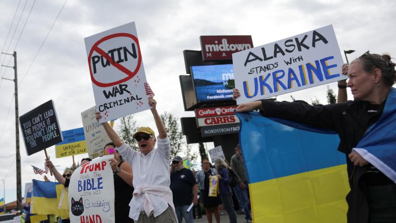 Demonstrācija pret Putina vizīti Aļaskā