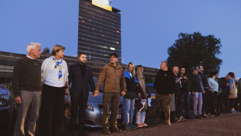 Uz Ukrainu dodas labdarības fondu organizēts konvojs "Ceļš uz brīvību"