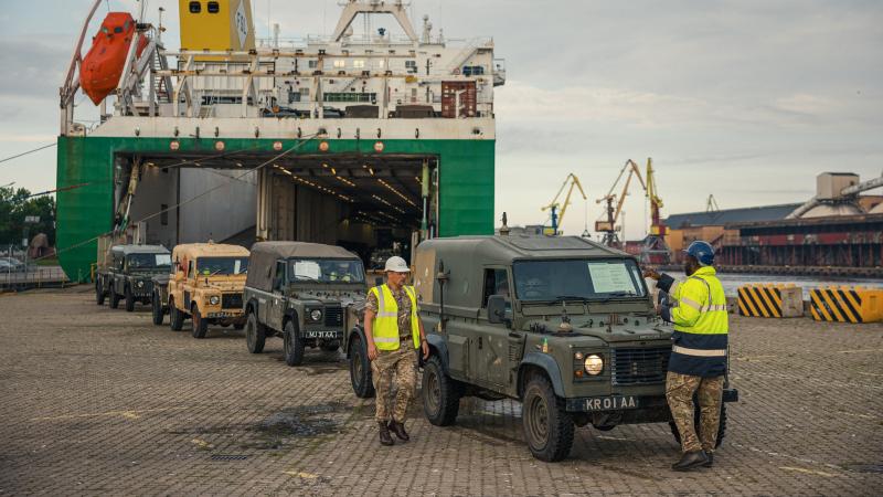 Ventspils ostā ieradās specifiska dizaina ritošo kravu (RO-RO) tipa pārvadātāju kuģis