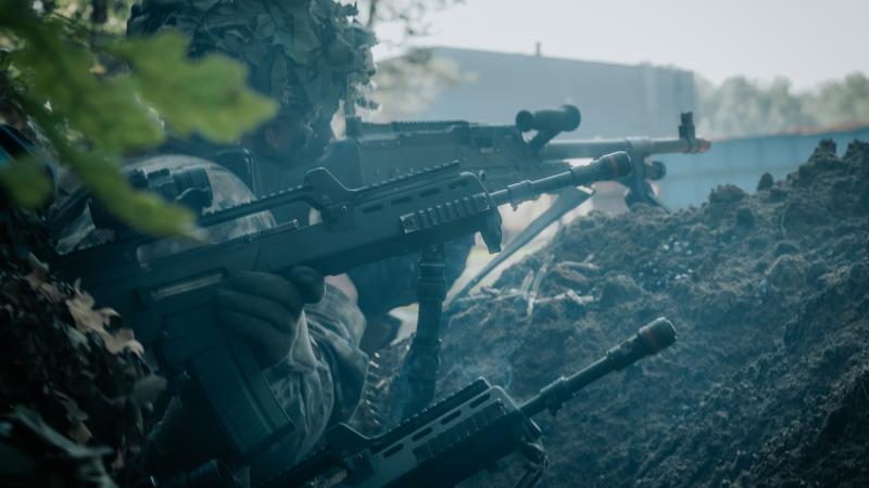 Zemessargi aiz slēpņa