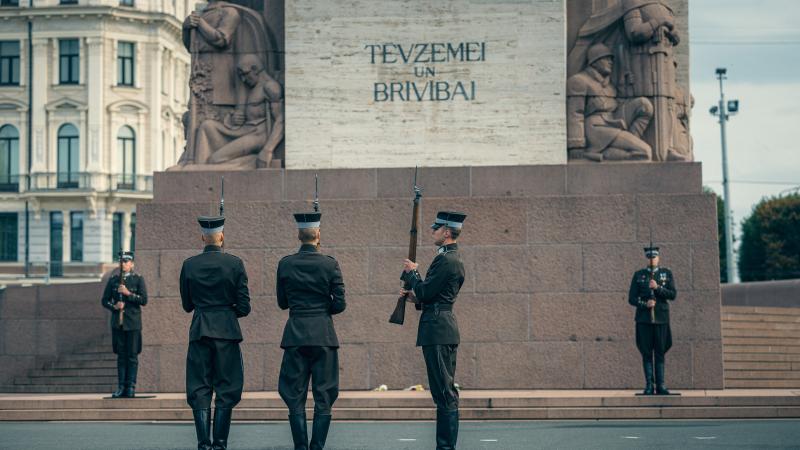 Goda sardze pie Brīvības pieminekļa