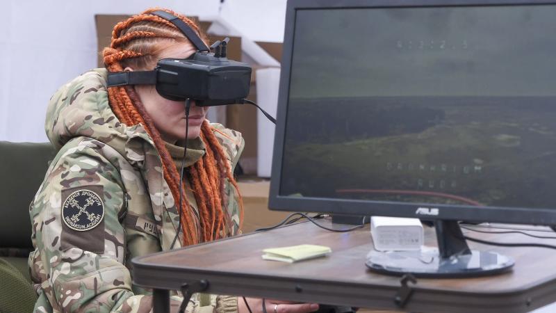 Ukrainas armijas dronu operatore