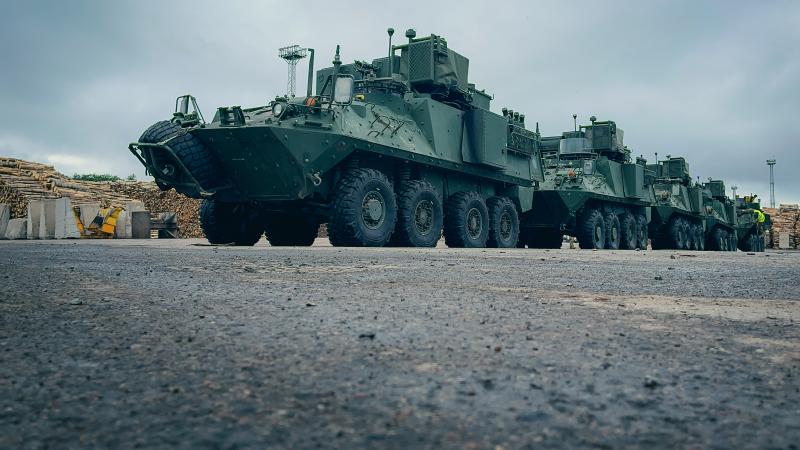 Kanādas bruņotie spēki Latvijā nogādā papildu militāros transportlīdzekļus un ekipējumu