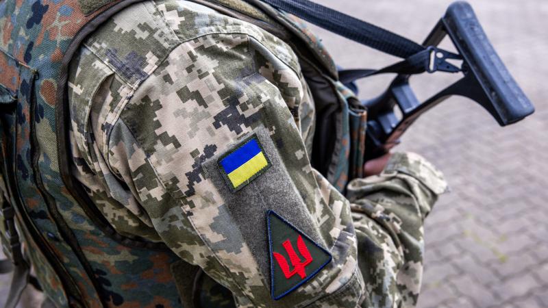 Ukrainas karavīrs apmācībās Vācijā