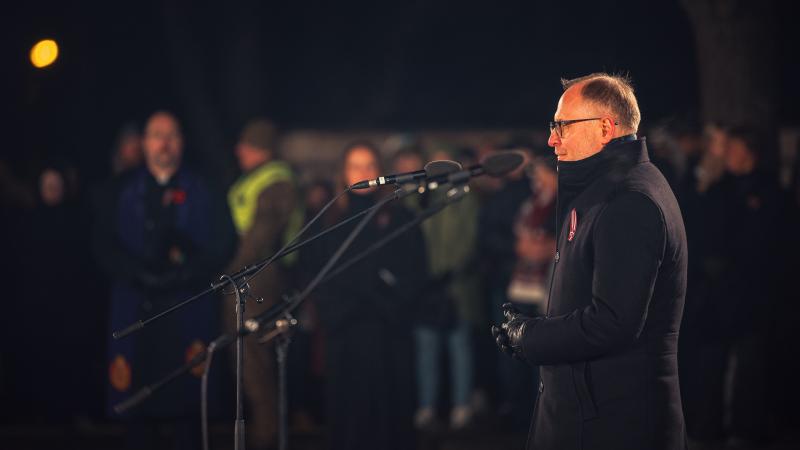 Ministrs Brāļu kapos