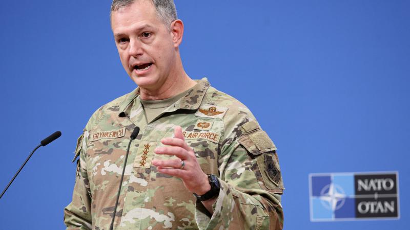 NATO Sabiedroto spēku komandieris Eiropā ASV Gaisa spēku ģenerālis Aleksuss Grinkevičs