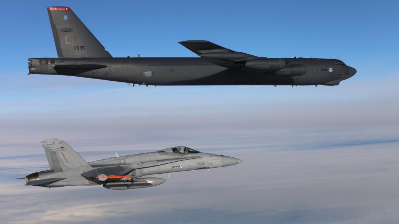 ASV bumbvedējs B-52 mācībās Somijā