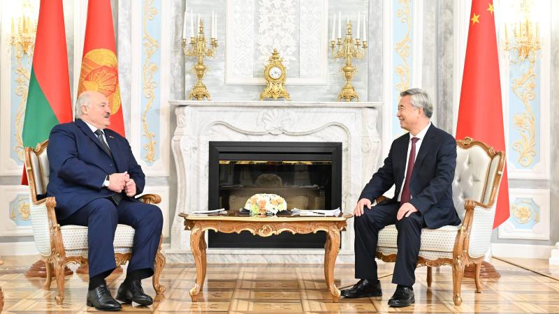Ķīnas amatpersonu vizīte Minskā 2025. gada rudenī