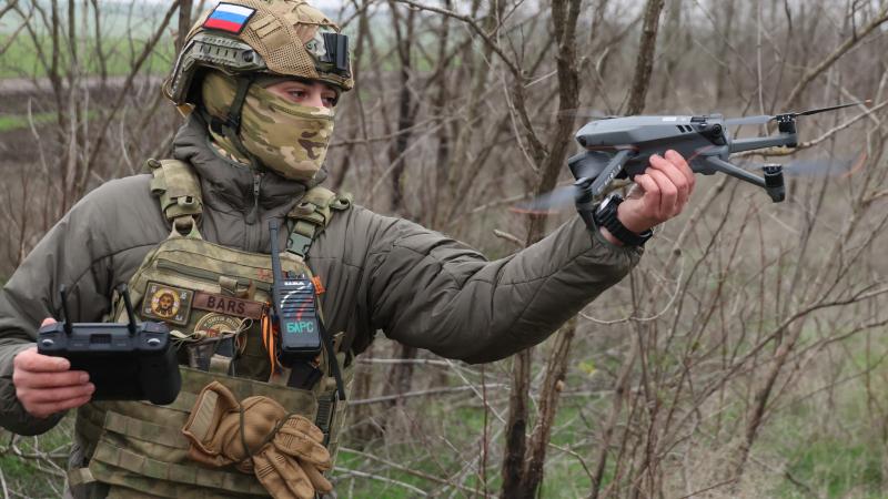 Okupantu karavīrs-drona operators