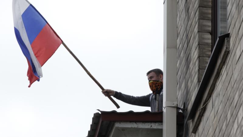 Krievijas karogs Luhanskā