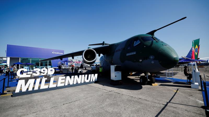 "Embraer" C-390 lidmašīna Parīzes aviošovā