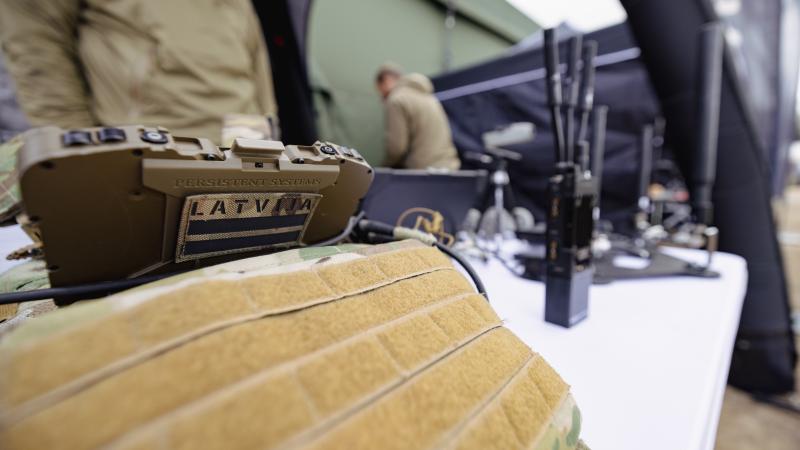 bezpilota lidaparātu vadības un slāpēšanas aprīkojums