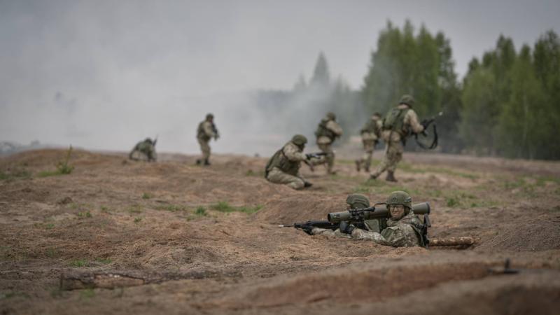 Lietuvas karavīri poligonā