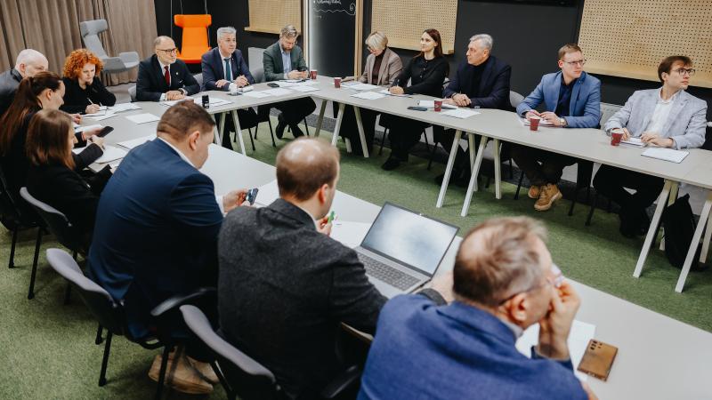 Aizsardzības industrijas konsultatībās padomes sēde