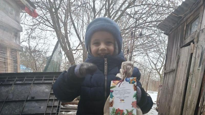 Ukrainas bērni, kas saņēmuši AM gatavotās paciņas