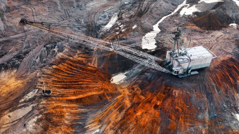 Retzemju elementu ieguve