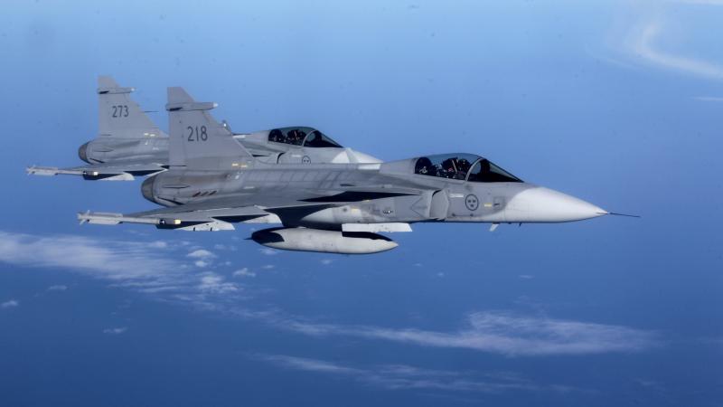 Zviedrijas avio būves uzņēmuma "Saab" ražotie iznīcinātāji "Gripen"